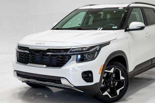 Snow White Pearl 2024 Kia Seltos EX