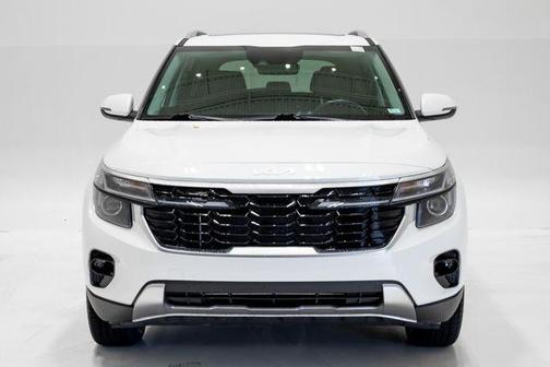 Snow White Pearl 2024 Kia Seltos EX