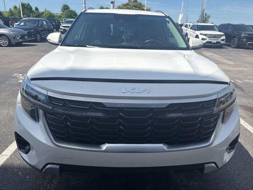 Snow White Pearl 2024 Kia Seltos EX