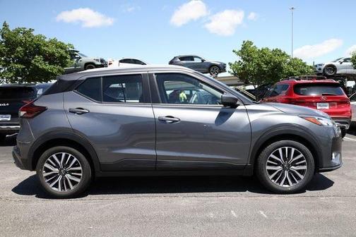 2022 Nissan Kicks SV