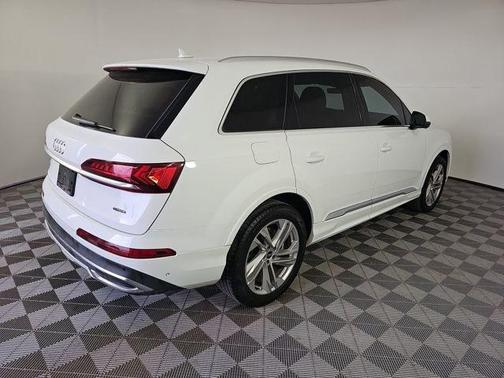 2021 Audi Q7 45 Premium Plus