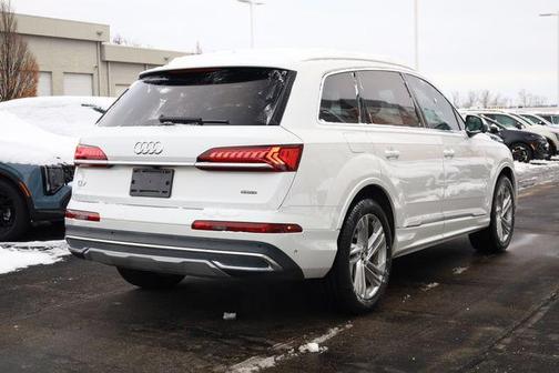 2021 Audi Q7 45 Premium Plus