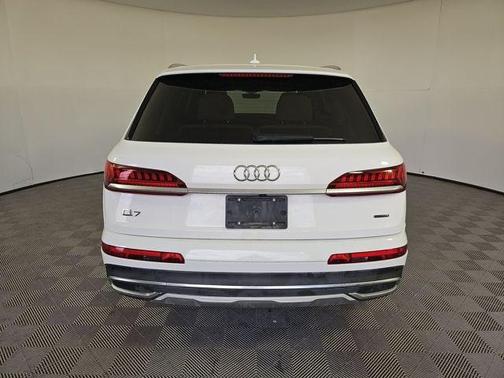 2021 Audi Q7 45 Premium Plus