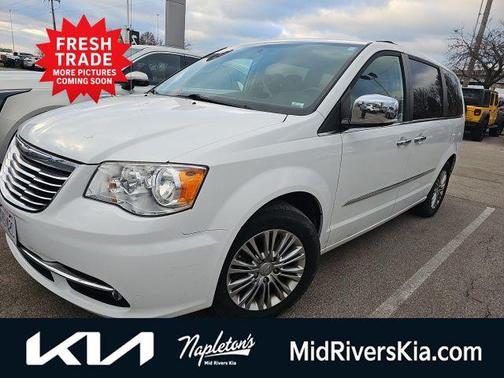 2016 Chrysler Town & Country Touring-L