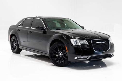 Gloss Black 2017 Chrysler 300 Limited