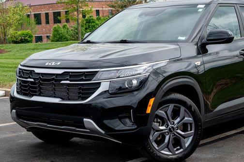 Fusion Black 2025 Kia Seltos LX