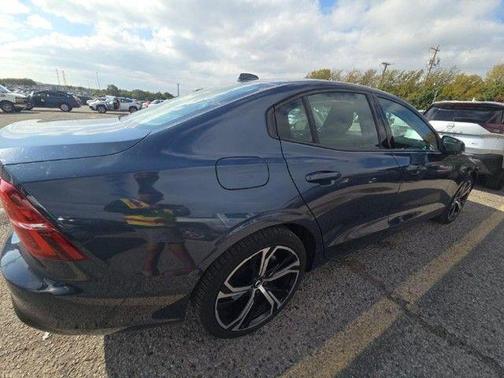 2024 Volvo S60 B5 Core Dark Theme