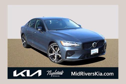 2024 Volvo S60 B5 Core Dark Theme