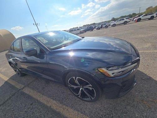 2024 Volvo S60 B5 Core Dark Theme