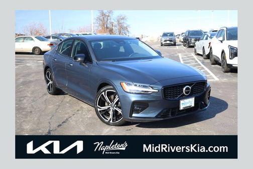 2024 Volvo S60 B5 Core Dark Theme