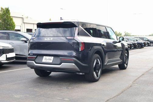 2026 Kia EV9 Light Short Range