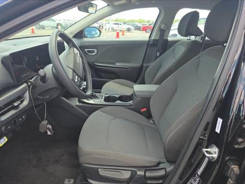 Aurora Black Pearl 2025 Kia K4 LXS
