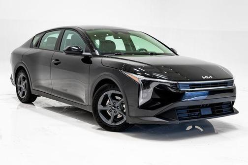 Aurora Black Pearl 2025 Kia K4 LXS