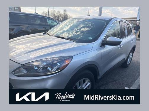 Ingot Silver Metallic 2020 Ford Escape SE