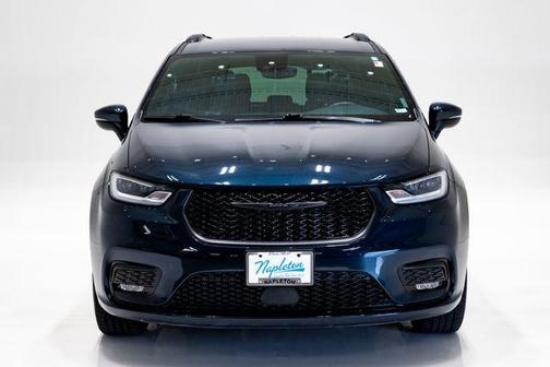 Fathom Blue Pearlcoat 2023 Chrysler Pacifica Touring L