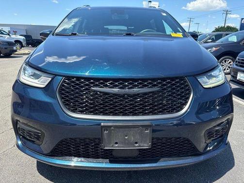Fathom Blue Pearlcoat 2023 Chrysler Pacifica Touring L