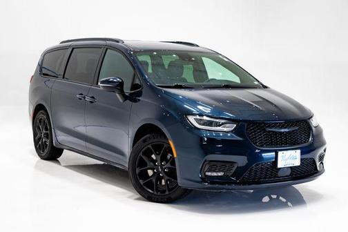Fathom Blue Pearlcoat 2023 Chrysler Pacifica Touring L