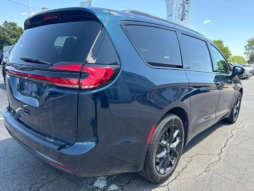 Fathom Blue Pearlcoat 2023 Chrysler Pacifica Touring L