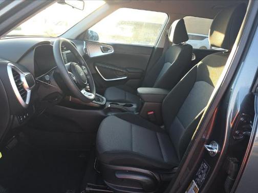 Gravity Gray 2025 Kia Soul LX