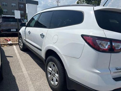 Summit White 2017 Chevrolet Traverse LS