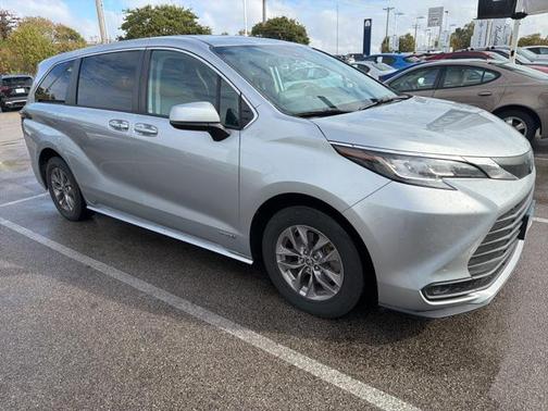 2021 Toyota Sienna LE