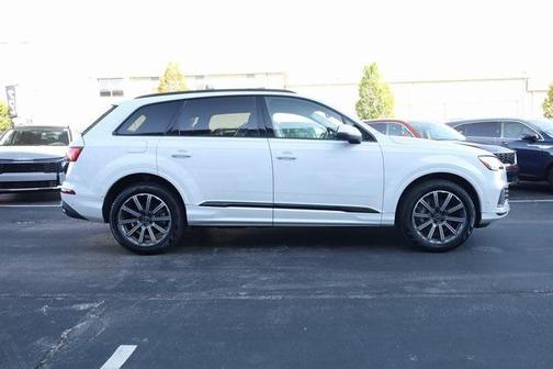 2023 Audi Q7 45 Premium Plus