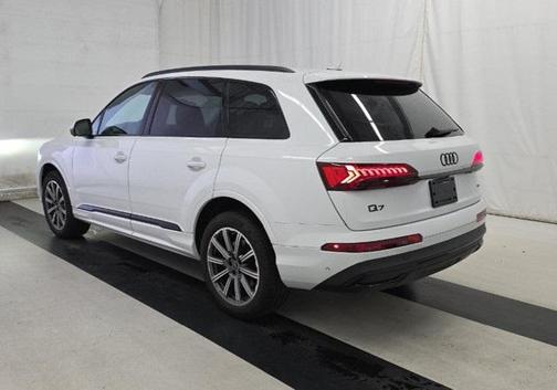 2023 Audi Q7 45 Premium Plus