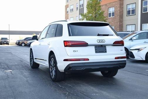 2023 Audi Q7 45 Premium Plus