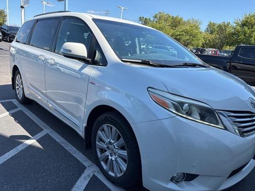 2017 Toyota Sienna XLE