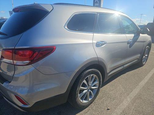 2017 Hyundai SANTA FE SE