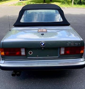 Gray 1988 BMW 325 i