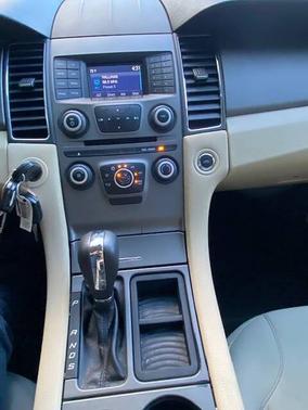 2014 Ford Taurus SE