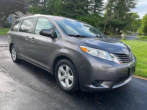 2017 Toyota Sienna LE