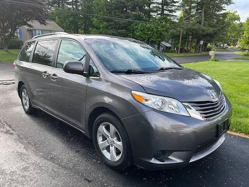 2017 Toyota Sienna LE