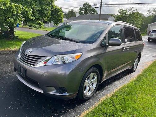 2017 Toyota Sienna LE
