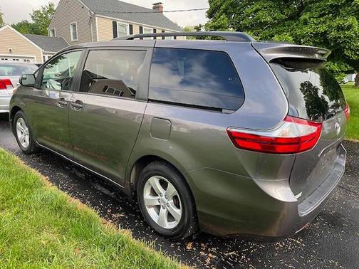 2017 Toyota Sienna LE