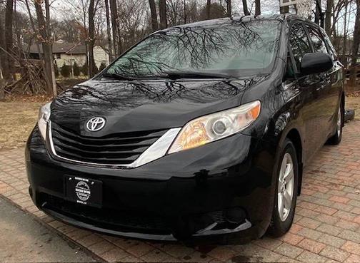 2016 Toyota Sienna LE