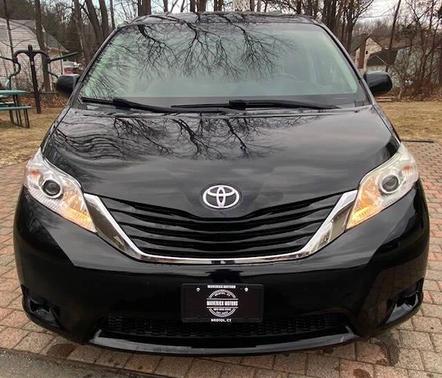 2016 Toyota Sienna LE