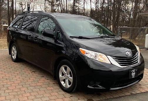 2016 Toyota Sienna LE