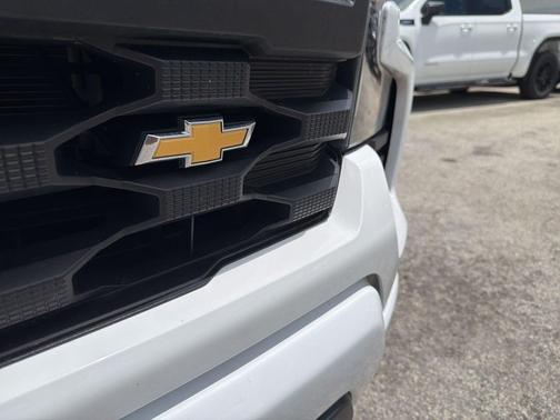 Summit White 2024 Chevrolet Silverado 1500 Custom