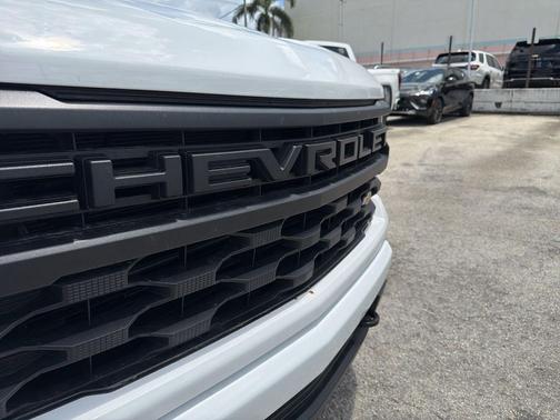 Summit White 2024 Chevrolet Silverado 1500 Custom