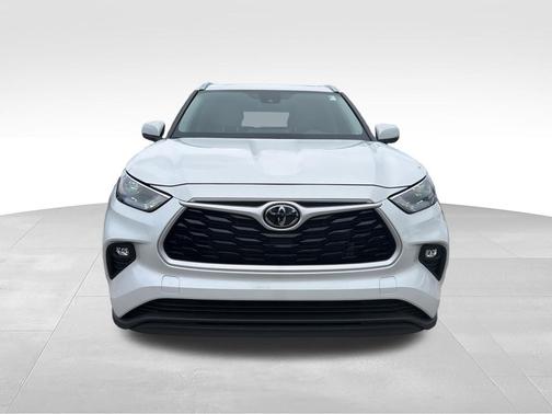 Wind Chill Pearl 2024 Toyota Highlander XLE