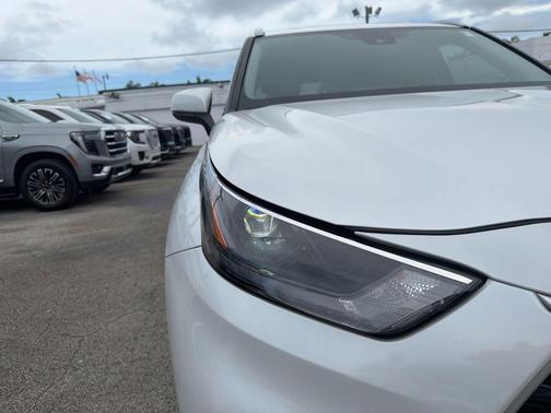 Wind Chill Pearl 2024 Toyota Highlander XLE