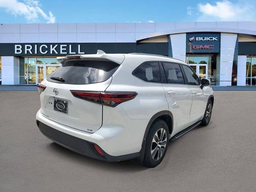 Wind Chill Pearl 2024 Toyota Highlander XLE