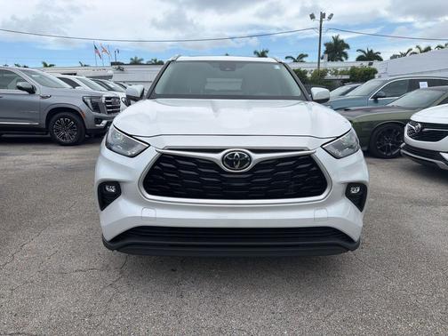 Wind Chill Pearl 2024 Toyota Highlander XLE