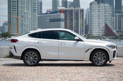 2022 BMW X6 xDrive40i