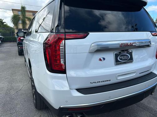 Summit White 2024 GMC Yukon XL Denali