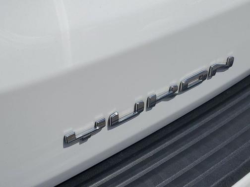 Summit White 2024 GMC Yukon XL Denali
