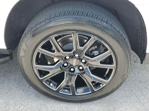 Summit White 2024 GMC Yukon XL Denali