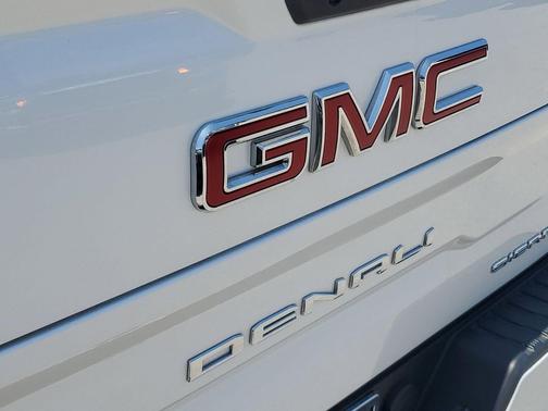 White Frost Tricoat 2023 GMC Sierra 1500 Denali